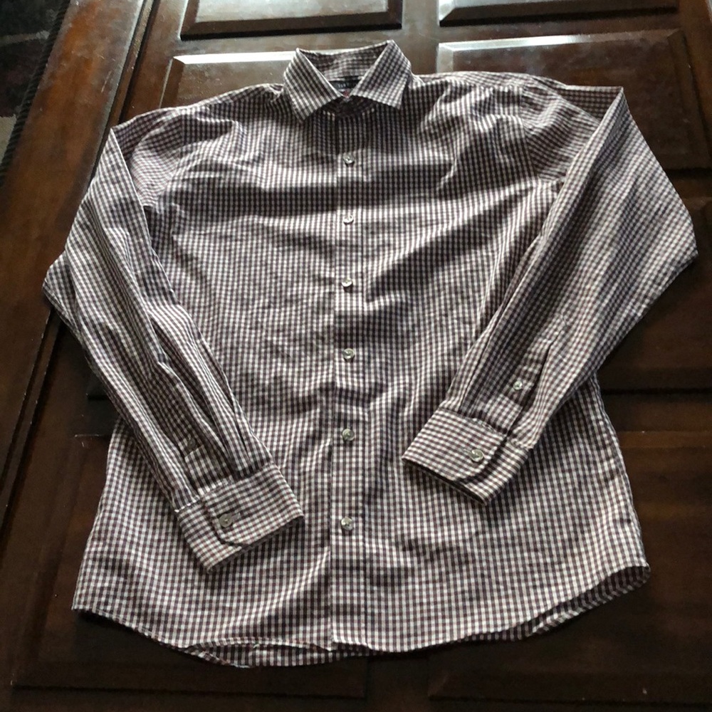 Men’s size small 14-14 1/2 Van Heusen flex slim fit long sleeve button down